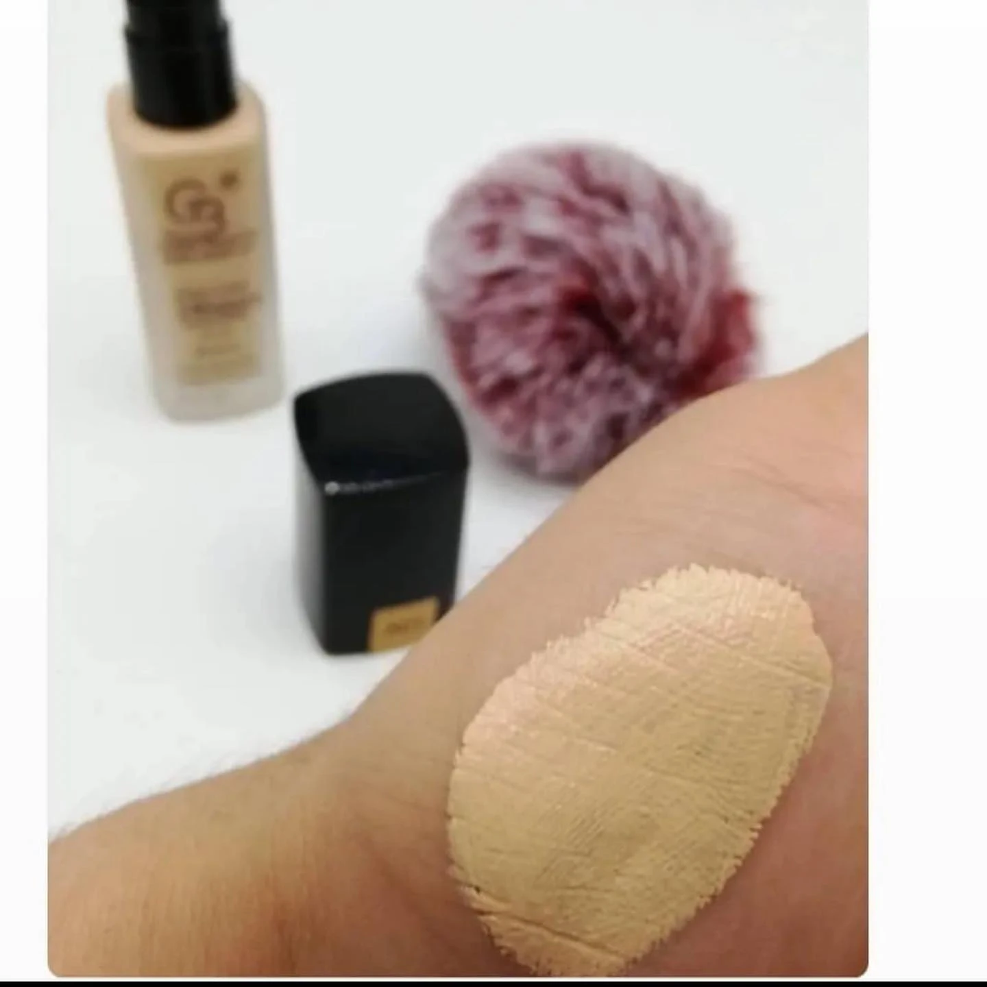 کرمپودر گلدن مود Golden Mood؛ گزینه‌ای مناسب برای تکمیل روتین زیبایی در گروه کرم پودر؛ نمای شماره 5