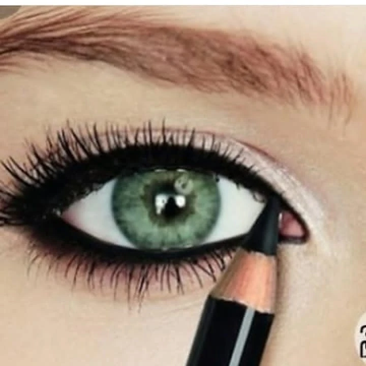 مداد چشم بل؛ گزینه‌ای مناسب برای تکمیل روتین زیبایی در گروه مداد چشم