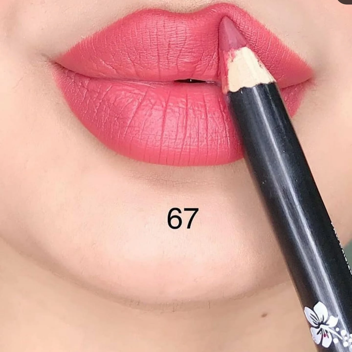 رژلب مدادی؛؛ نمای شماره 3