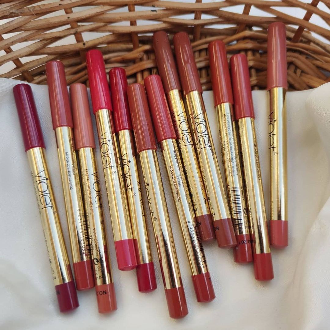 رژلب مدادی پوکه طلایی ویولت violet؛ گزینه‌ای مناسب برای تکمیل روتین زیبایی در گروه رژ لب مدادی؛ نمای شماره 4