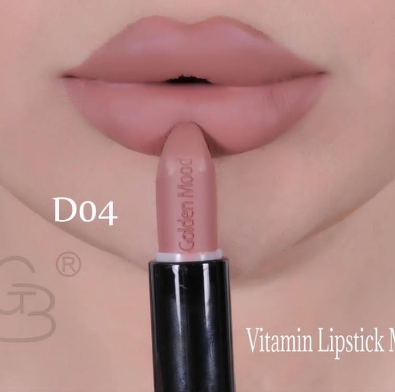 رژلب جامد گلدن مود Golden Mood با تمرکز بر استفاده آسان و نتیجه طبیعی در گروه رژ؛ نمای شماره 3
