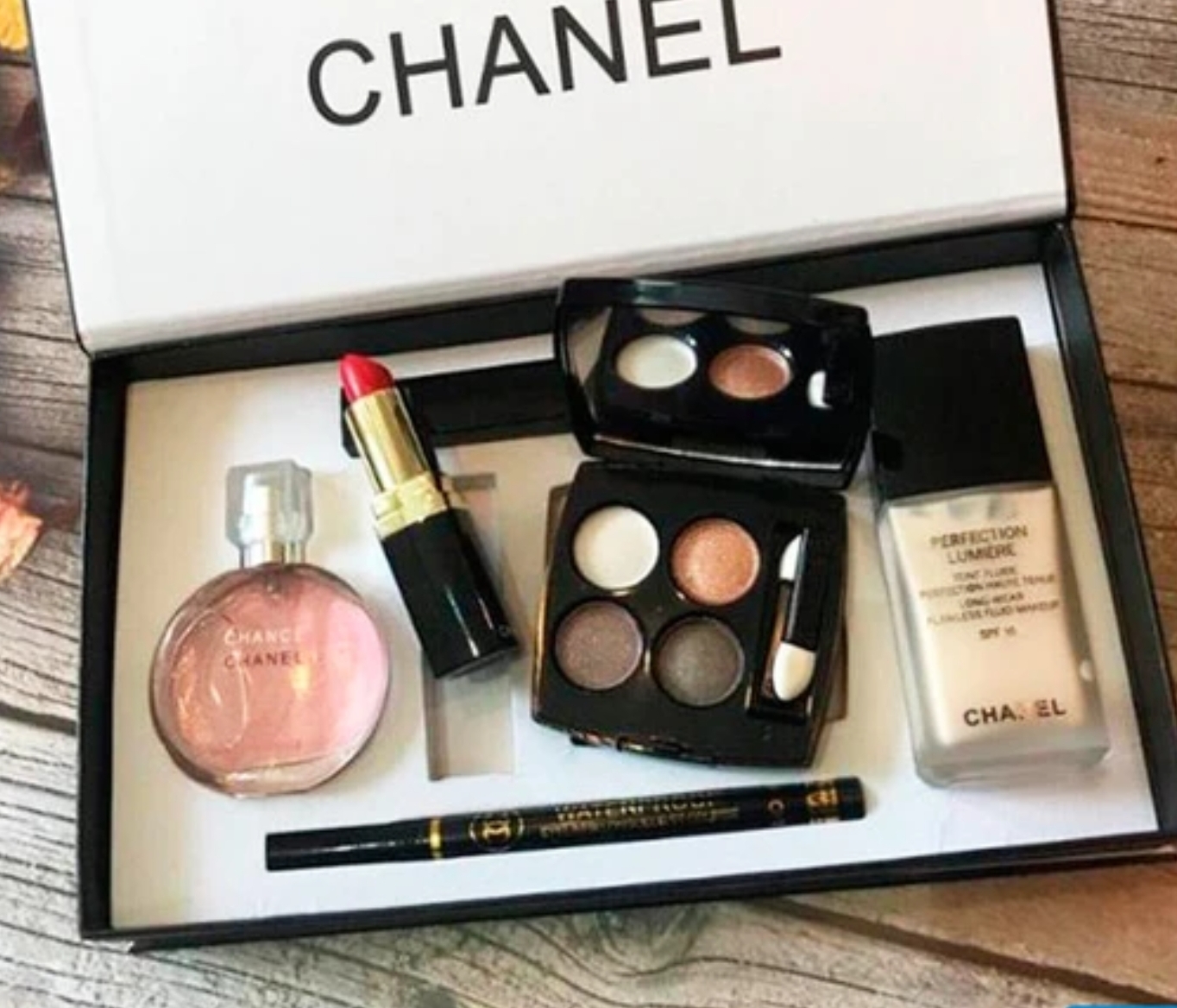 گیفت ست شنل Chanel؛ گزینه‌ای مناسب برای تکمیل روتین زیبایی در گروه خط چشم