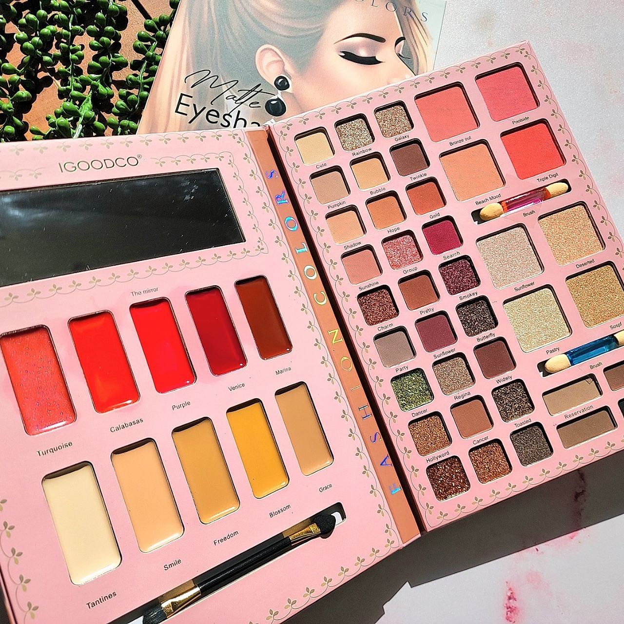 پالت سایه 49 رنگ بزرگ FASHION COLORS با تمرکز بر استفاده آسان و نتیجه طبیعی در گروه سایه؛ نمای شماره 3