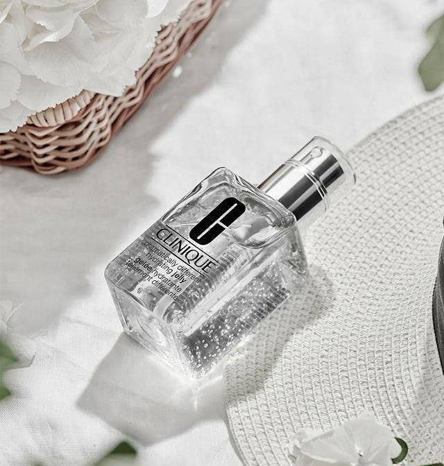 ژل آبرسان دراماتیکالی دیفرنت کلینیک clinique؛ انتخاب کاربردی برای روتین روزانه در گروه آبرسان؛ نمای شماره 2