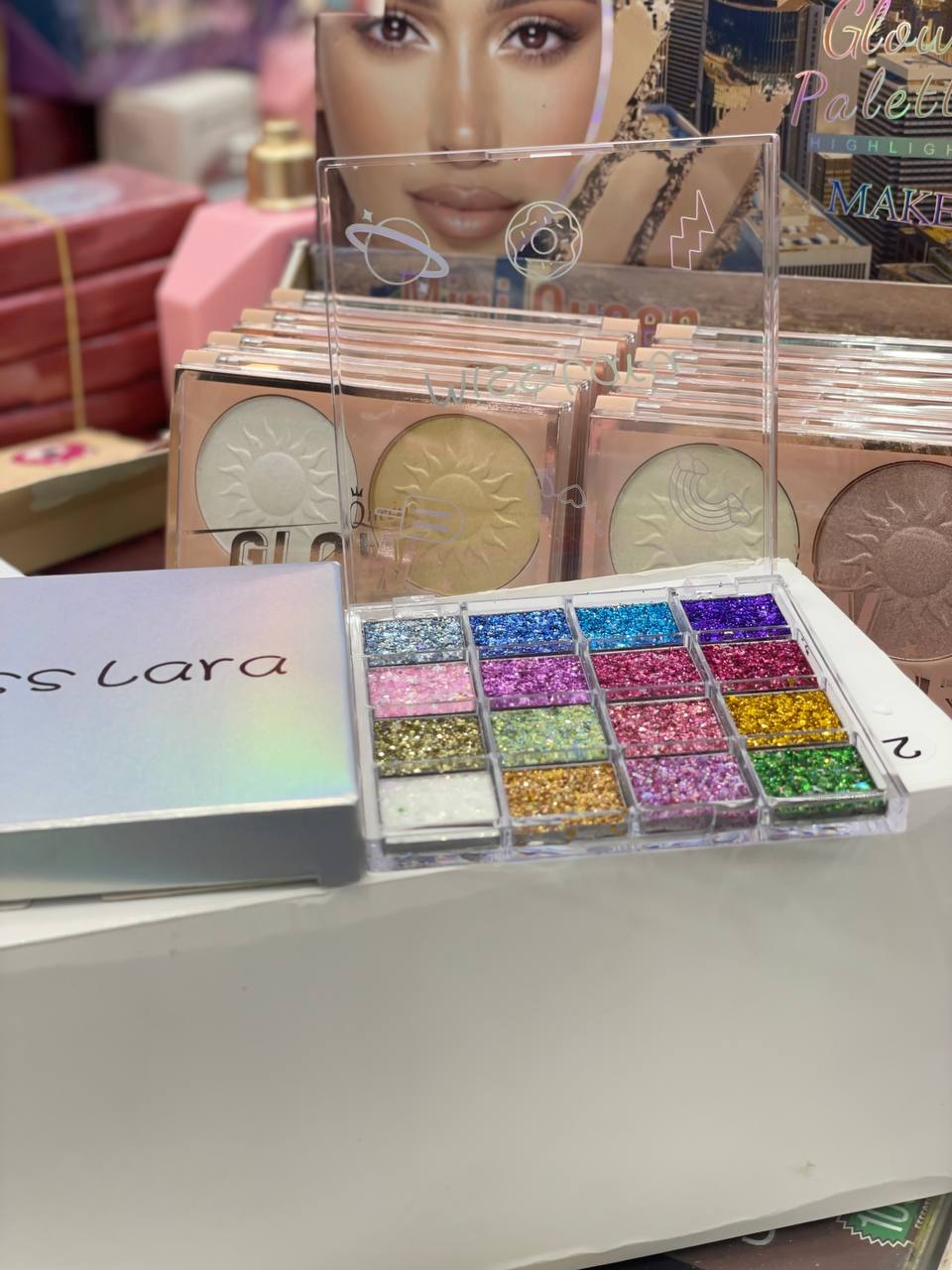 پالت 16 رنگ گلایتری میس لارا Miss Lara؛ گزینه‌ای مناسب برای تکمیل روتین زیبایی در گروه سایه؛ نمای شماره 3