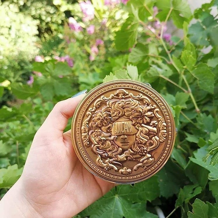 سایه ورساچی Guicami؛ گزینه‌ای مناسب برای تکمیل روتین زیبایی در گروه سایه